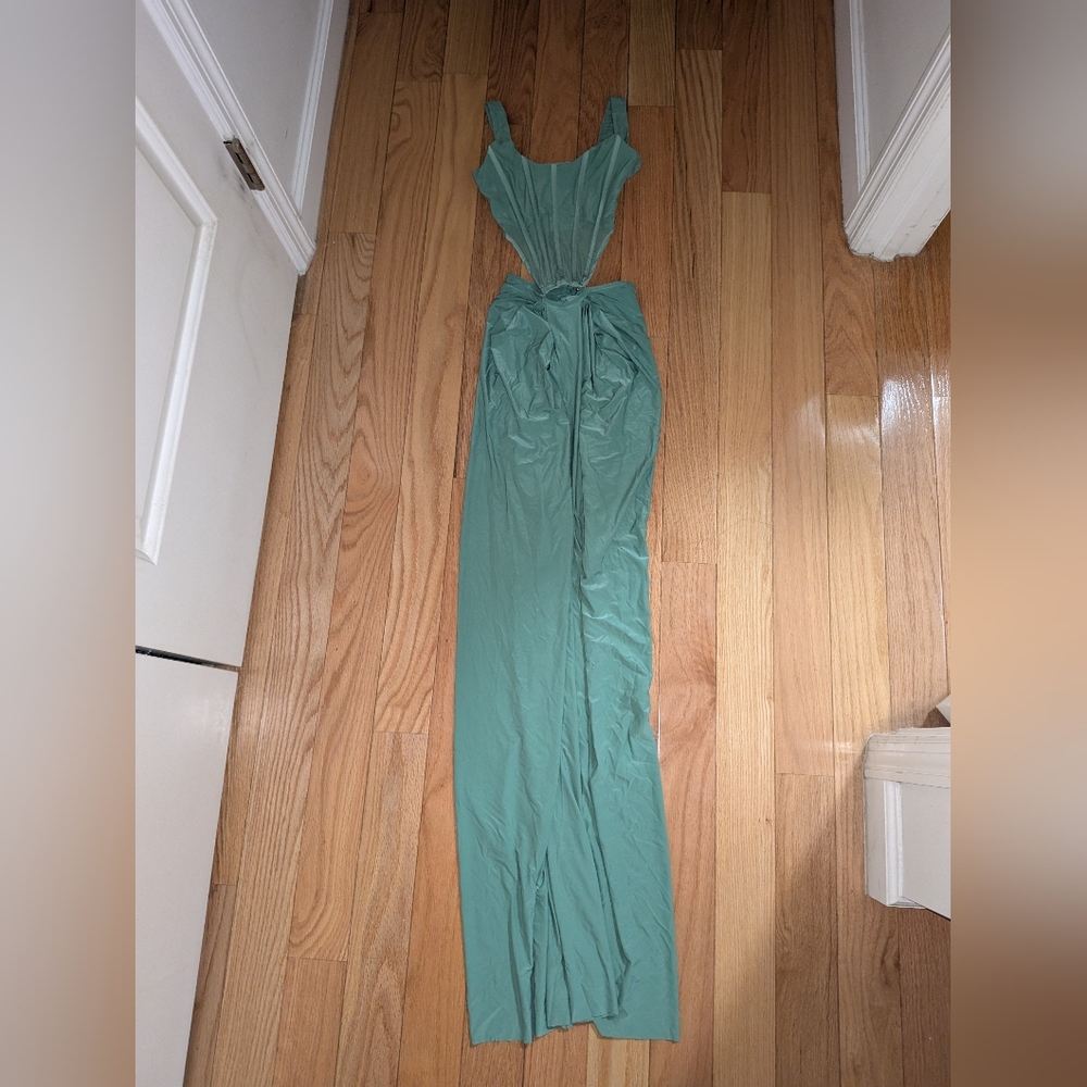 B2. NWT DEME BY GABRIELLA VALENTINA SET IN GREEN - Picture 5 of 7